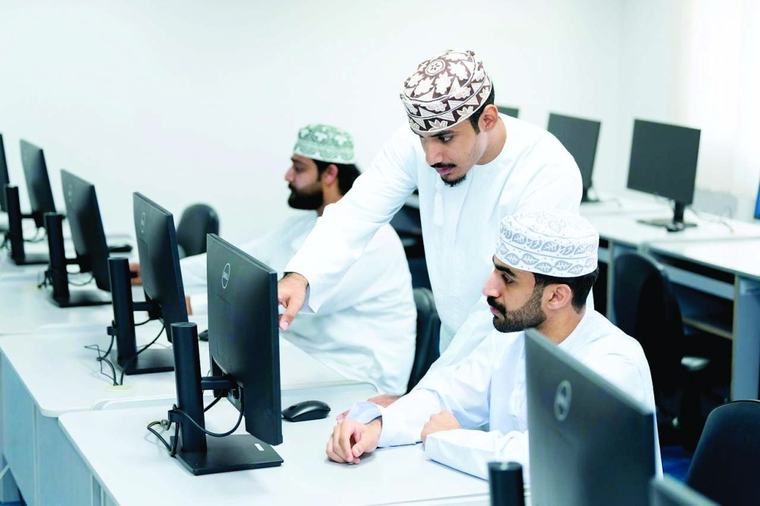 جامعة التقنية تستقبل أكثر من 10 آلاف طالب وطالبة