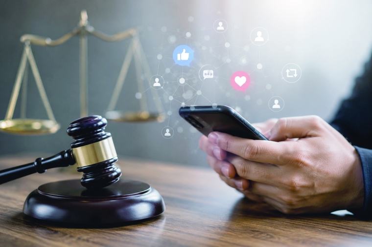 مسؤولية الكلمة في الفضاء الرقمي.. ضوابط تحكم النشر وتحديات تفرضها سرعة تداول المحتوى