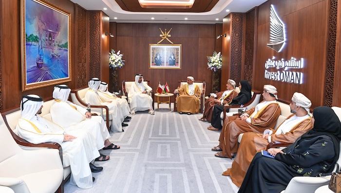 Oman and Qatar discuss expanding economic and investment cooperation