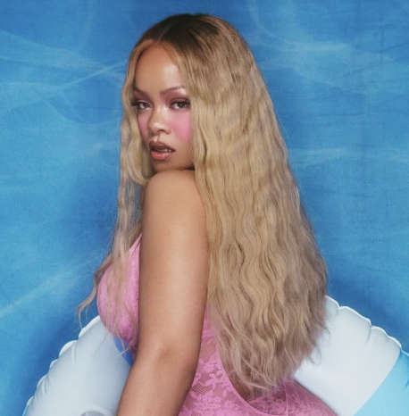 Rihanna makes Spotify history