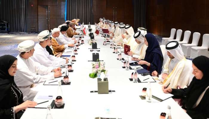 Oman, Qatar review aspects of joint cooperation, investment opportunities