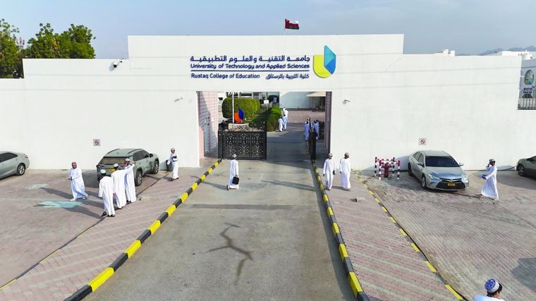 كلية التربية بالرستاق تستكمل استعداداتها لاستقبال العام الأكاديمي الجديد